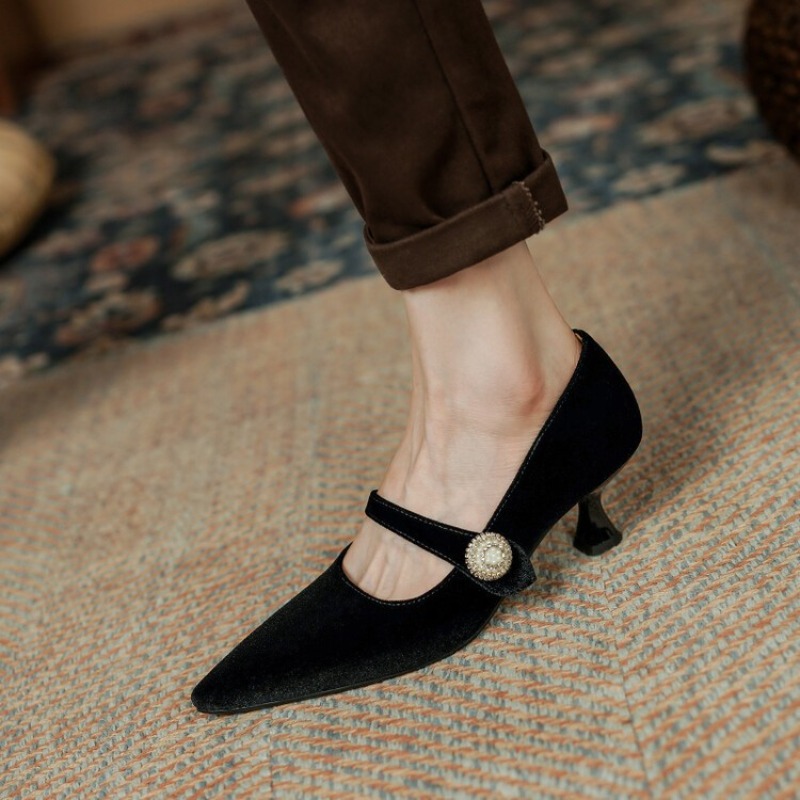 Weinrote Mary-Jane-Schuhe mit  – Women Shoes With Heels Bewertung und Preis