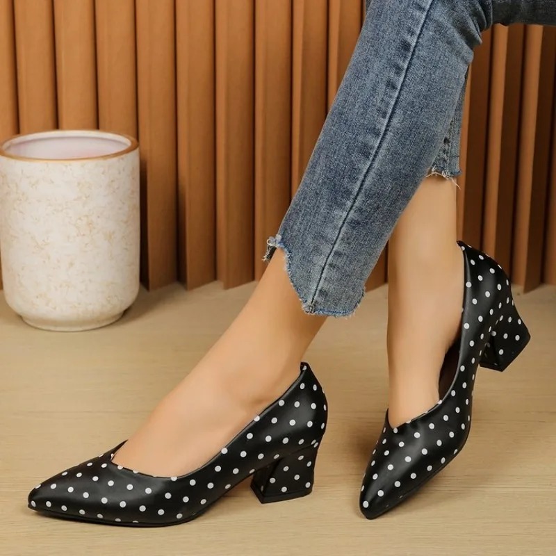 Damenpumps mit spitzer Zehenpa – Court Heel Pointed Bewertung und Preis