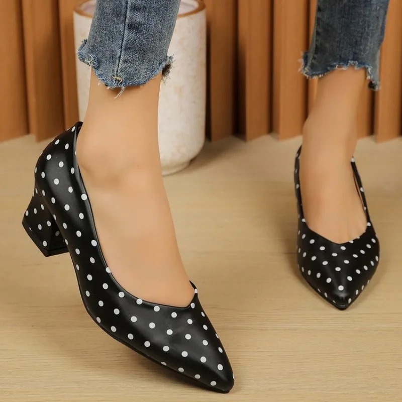 Damenpumps mit spitzer Zehenpa – Court Heel Pointed Bewertung und Preis