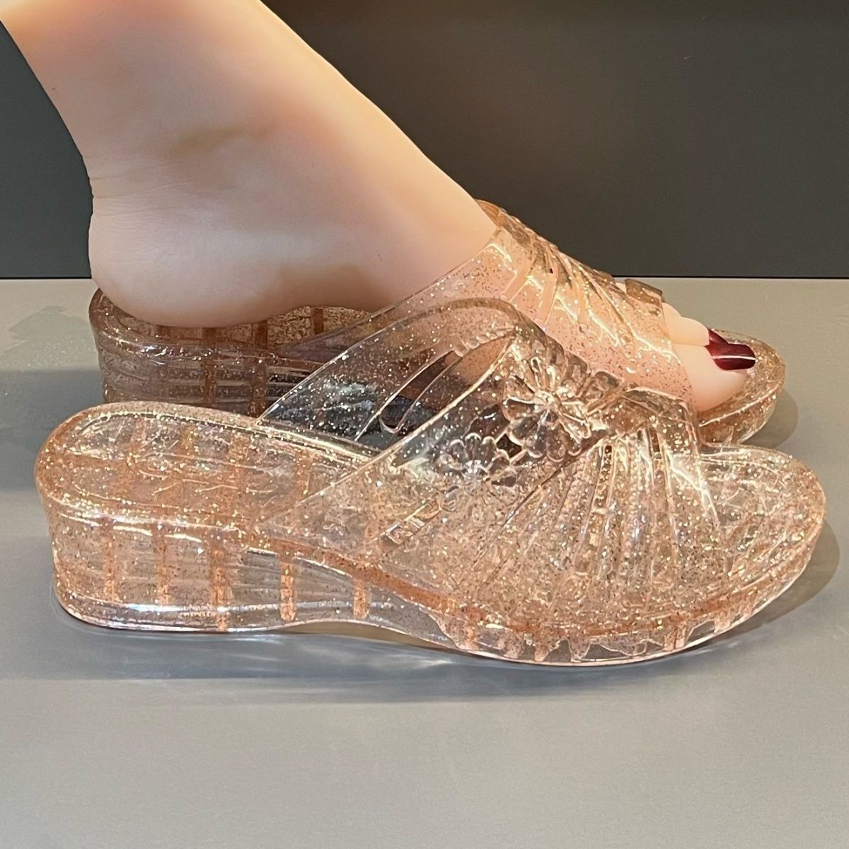 Modische Lila Glitzer-Keilsand – Jelly Sandal Women Bewertung und Preis