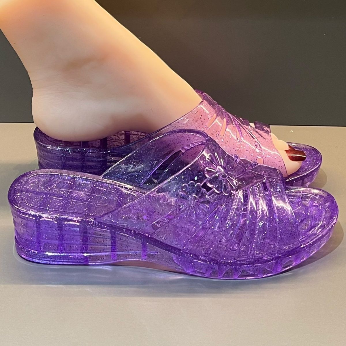 Modische Lila Glitzer-Keilsand – Jelly Sandal Women Bewertung und Preis