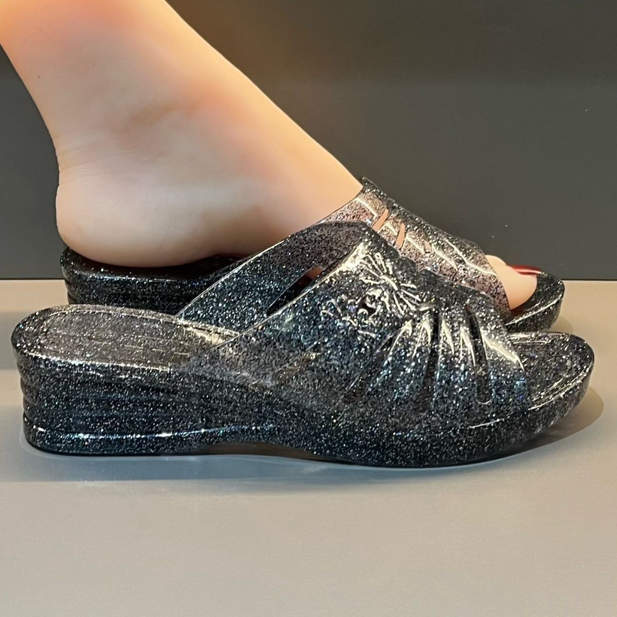 Modische Lila Glitzer-Keilsand – Jelly Sandal Women Bewertung und Preis